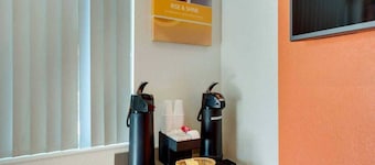 Spacious 2-bed Room|Pool|Free Wifi