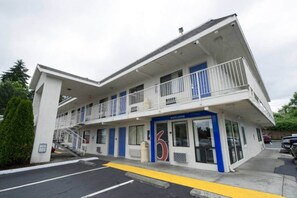 Unclassified image, 2 of 30, button - 2 Full Beds | Seattle (Seattle)