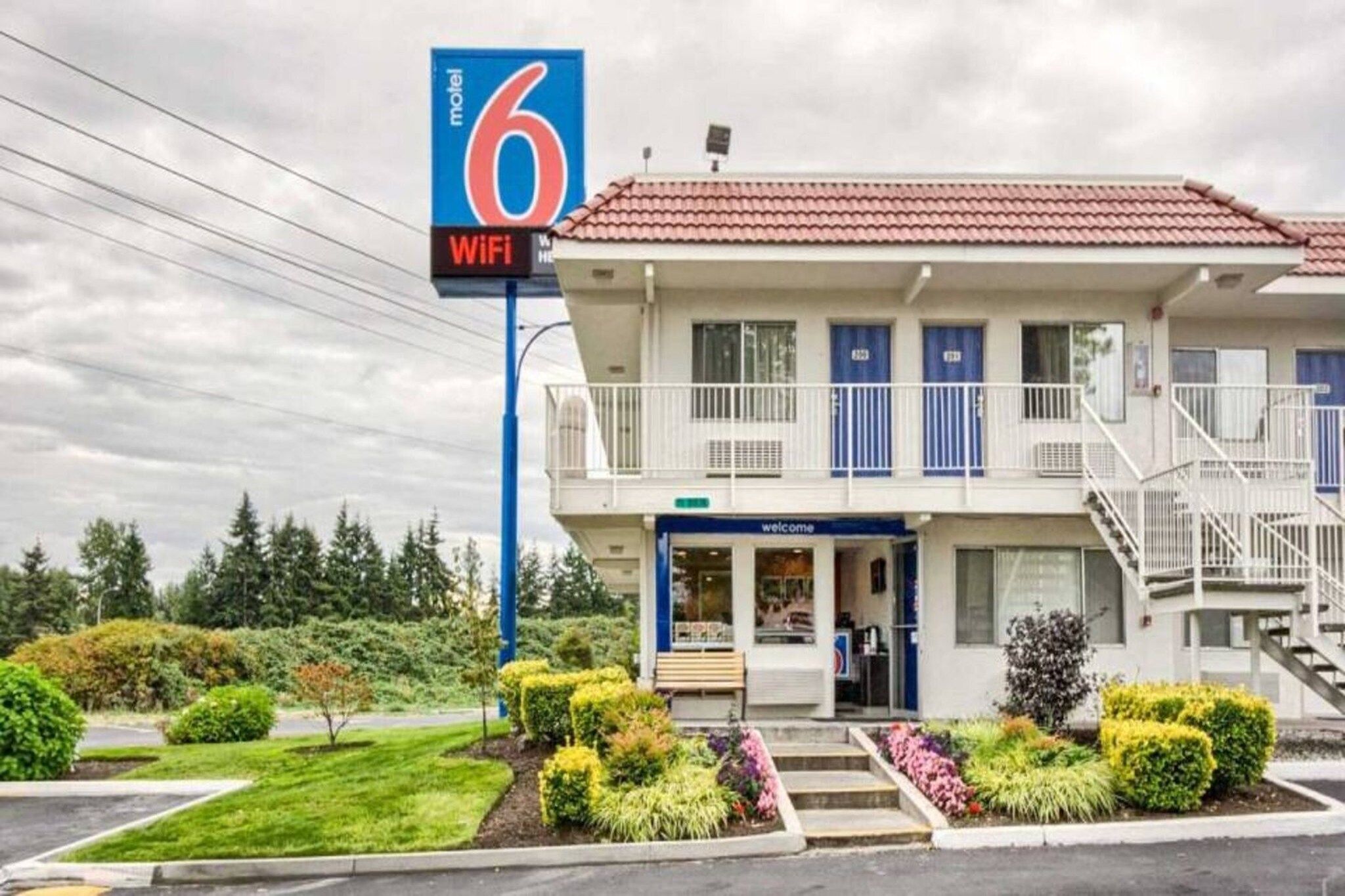 A motel with a sign indicating it offers WiFi.