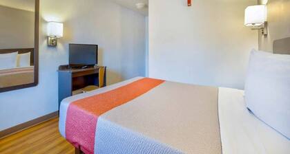 MS6 Santa Rosa NM 1 Queen Bed | Non-Smoking