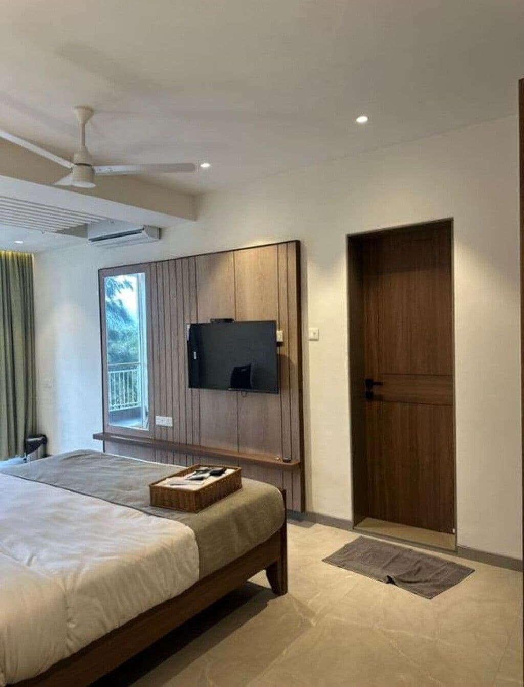 In-room safe, iron/ironing board (on request), WiFi (free), bed sheets