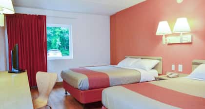 Bright 2-Bed Queen Suite|Free Wifi