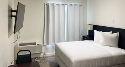 1 Queen Bed | Non-Smoking, Kitchen