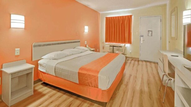 Room - 1 King Bed | Mobility Accessible Tub, Nsmk (Maple Shade)