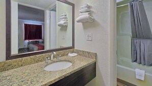 Bathroom - 2 Queen Beds | Smoking (Maple Shade)