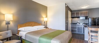 Cozy Queen Bed Non-Smoking Room
