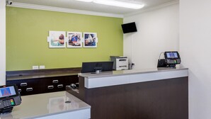 Lobby - Cozy Queen Bed Non-Smoking Room (Albuquerque)