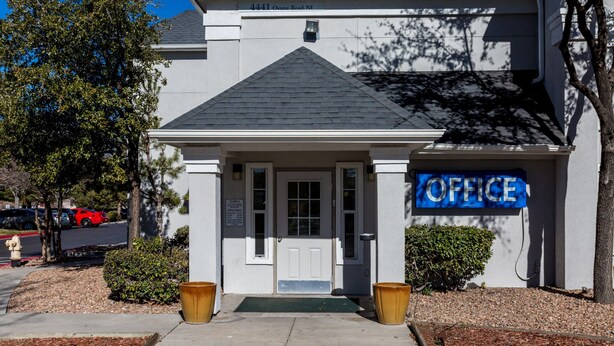 Exterior detail - Cozy Queen Bed Non-Smoking Room (Albuquerque)