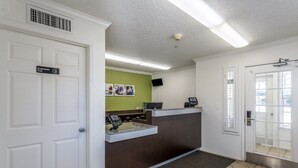 Lobby - Cozy 2-Bed Smoking Room|Free Wifi (Albuquerque)