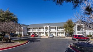 Exterior - Cozy 2-Bed Smoking Room|Free Wifi (Albuquerque)