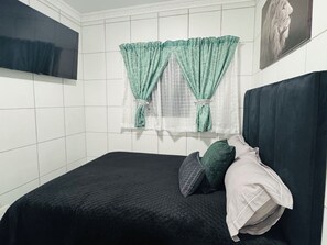 Room - Charming Retreat in Nelson Mandela Bay Metropolitan Municipality (Nelson Mandela Bay Metropolitan Municipality)