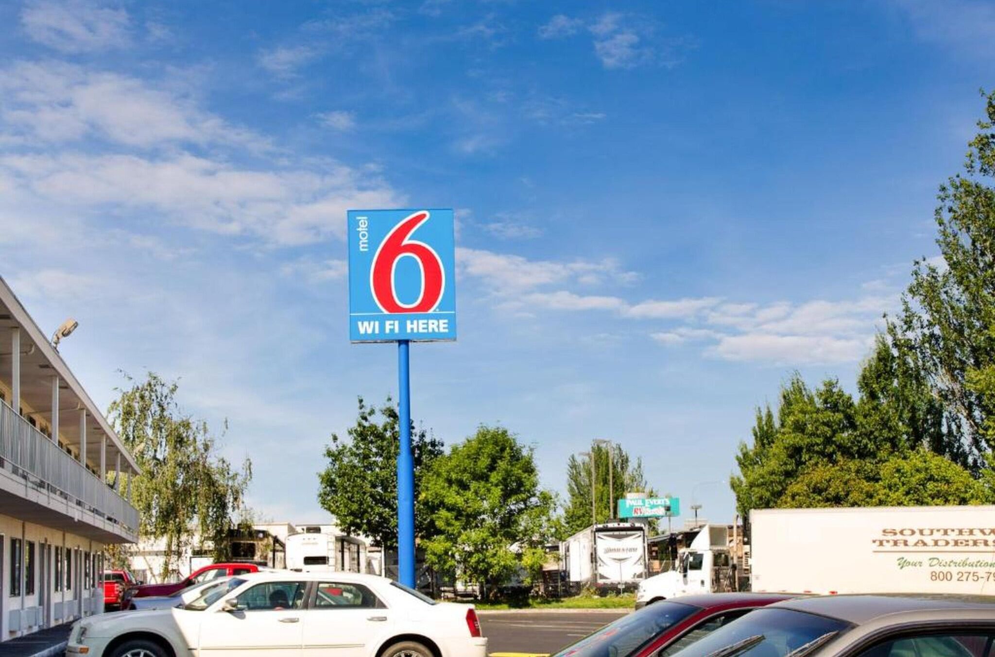 A motel sign with a large number 6 and the text 'WI FI HERE' indicating the availability of Wi-Fi.