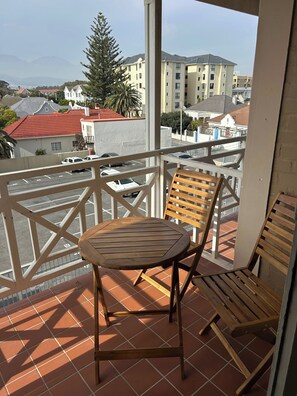Outdoor dining - Studio 304 at The Majestic (Cape Town)