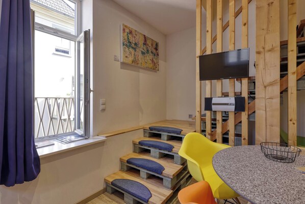 Unclassified image, 1 of 11, button - Maisonette Apartment - The Dovecote - AD1716 (Marktheidenfeld)