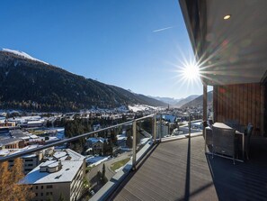 A balcony with a view of a snowy landscape, a bridge, and a town below. - Scarlett Suot 63 Appartement/Fewo, Dusche oder Bad, WC 4-Zimmerwohnung by Interhome (Davos)