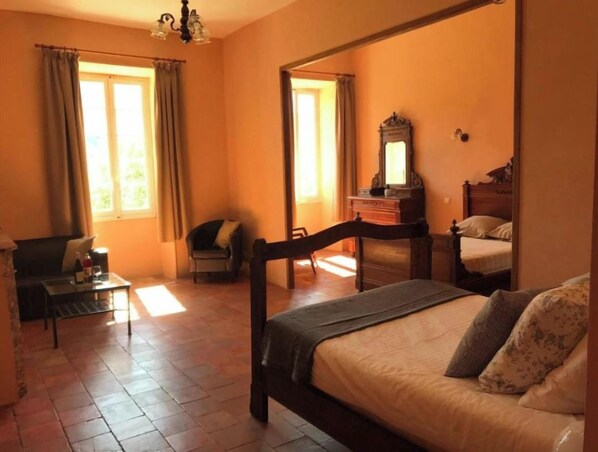 WiFi, bed sheets - Vrbo Property (Sauve)