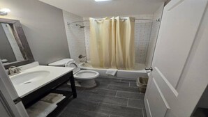 Bathroom - Cozy King Bed|Free Parking & Wifi (East Windsor)