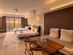 Studio Suite tiện nghi đơn giản, quang cảnh thành phố | Truy cập Internet không dây miễn phí 