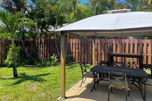 Outdoor dining - 1 Mi to Sand & Surf! 2-Unit Pompano Beach Escape (Pompano Beach)