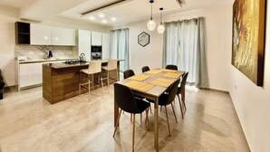 Dining - Calypso Grand Oasis Xaghra,3BR Luxury Apartment (Xagħra)