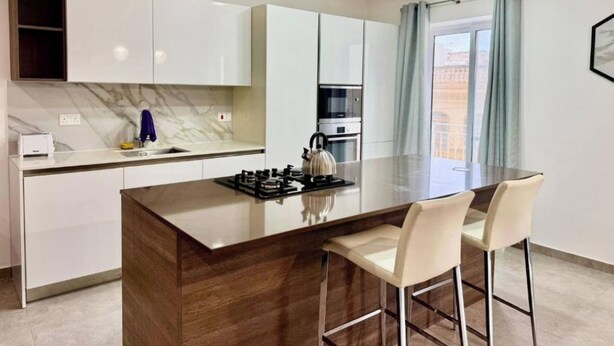Private kitchen - Calypso Grand Oasis Xaghra,3BR Luxury Apartment (Xagħra)