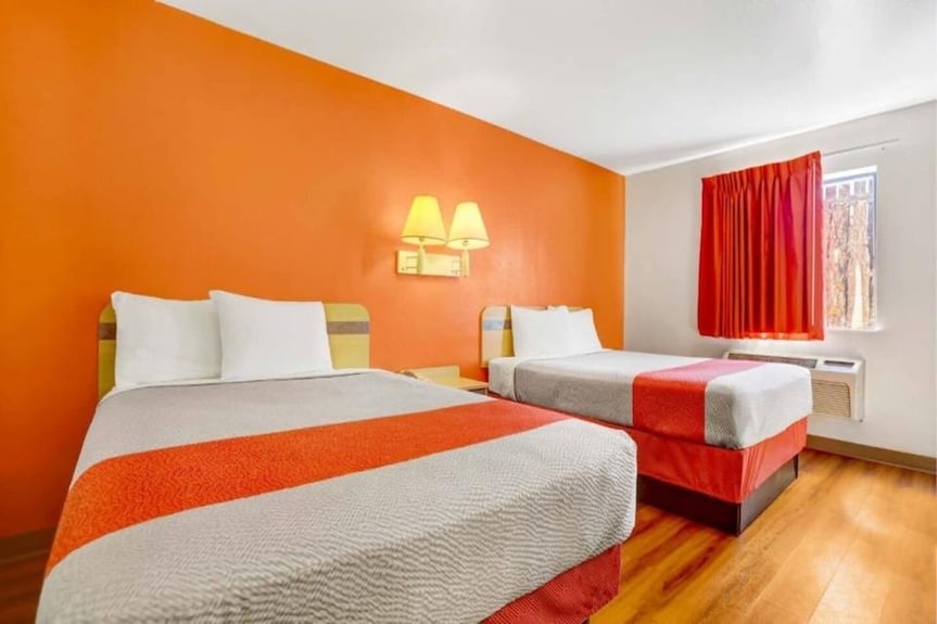 2 Queen Beds | Non-smoking - Española, NM