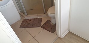 Bathroom - Central Head Rest - Perfect Pop in spot (Cape Town)