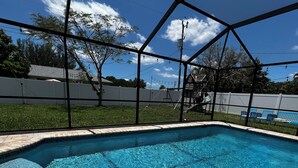 Pool - Spacious 4-bedroom house with AC in beautiful Cape Coral (Cape Coral)