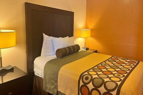1 King Bed | Non-Smoking, Micfridge