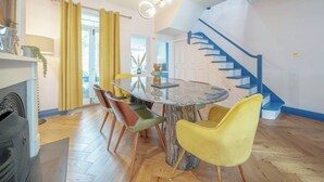 Dining - Stylish 2BR home in Shoreditch (London)
