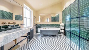 Bathroom - Stylish 2BR home in Shoreditch (London)
