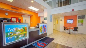 Lobby - 2 Queen Beds | Micfridge (EAST BRUNSWICK)