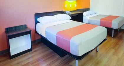2 Queen Beds | Micfridge