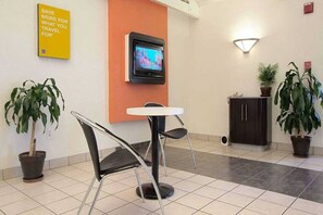 Dining - 1 King Bed | Non-Smoking (Piscataway)
