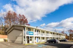Exterior - 1 King Bed | Smoking (NEW BRUNSWICK)