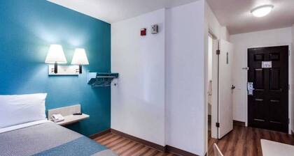 1 Queen Bed Smk | Spokane, WA - West