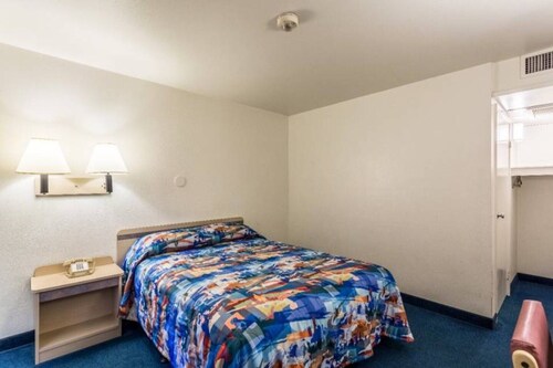1 Queen Bed | Non-Smoking, Micfridge