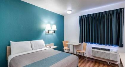 1 Queen Bed | Non-Smoking