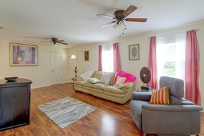 Unclassified image, 5 of 22, button - Walk to Dining: Relax at 609 Gray (Wildwood)
