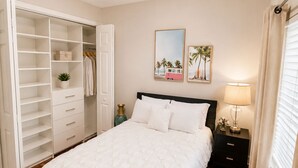 Room - Peaceful studio with AC in charming Cape Coral & seasonal pool and jacuzzi (Cape Coral)