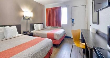 Spacious 2 Full Beds |Motel 6 Gallup, NM