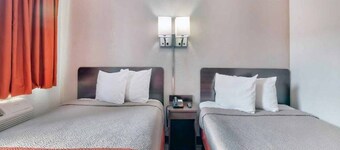 2 Full Beds | Mobility Accessible Tub