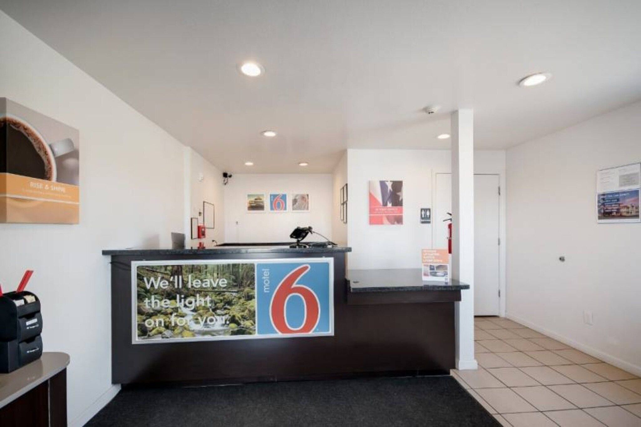A hotel reception desk with a sign indicating the number 6.