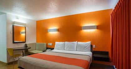 Cozy King Bed|Pool|Free Wifi&TV