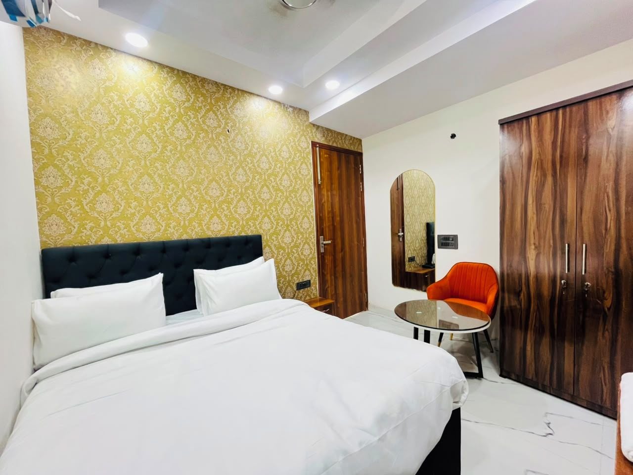 Basic Double Room, Balcony, City View | Desk, WiFi (free)