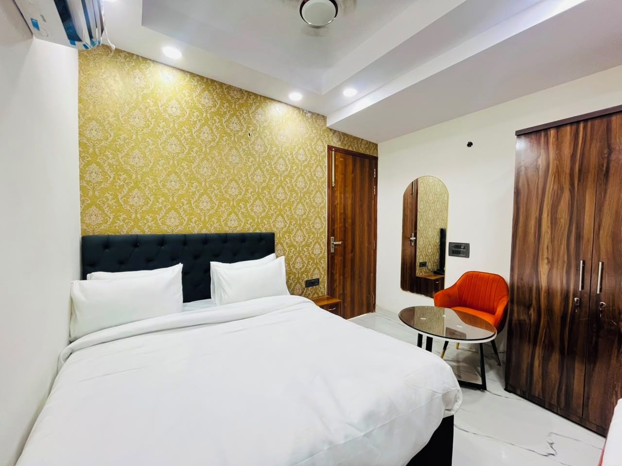 Basic Double Room, Balcony, City View | Desk, WiFi (free)