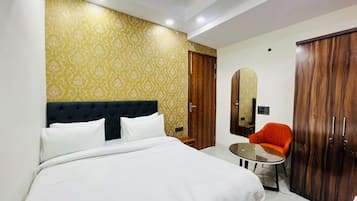 Basic Double Room, Balcony, City View | Desk, WiFi (free)