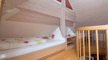 Iron/ironing board, WiFi (free), bed sheets
