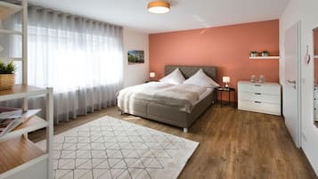 Iron/ironing board, WiFi (free), bed sheets