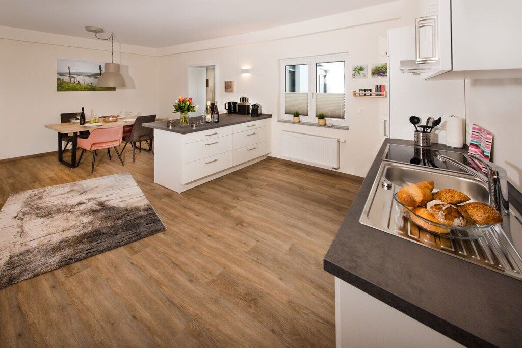 Coffee/tea maker, fridge, oven, stovetop